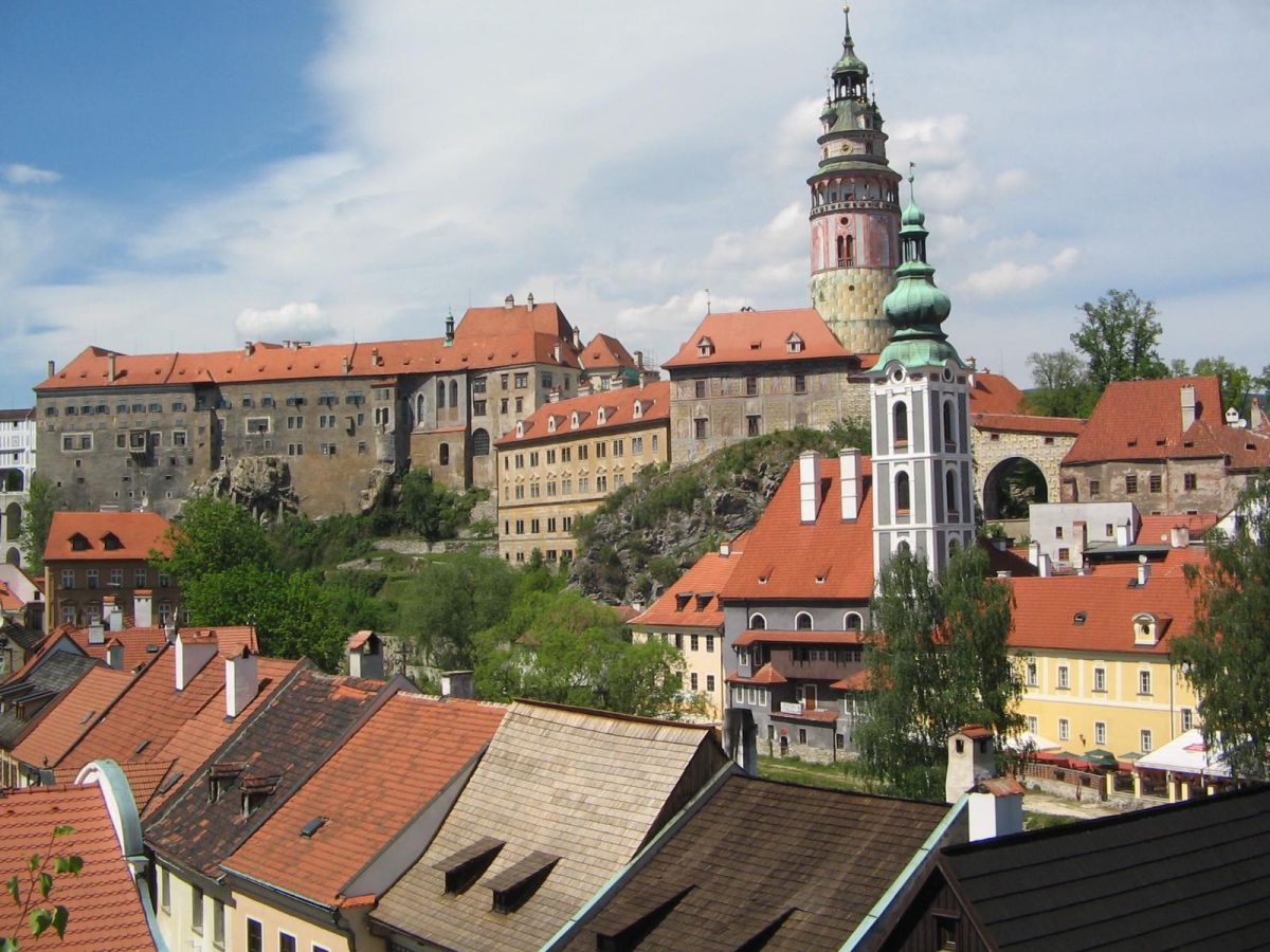 вид на Чешский Крумлов и замок с городской смотровой площадки