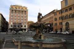 Площадь Барберини, фонтан Тритона