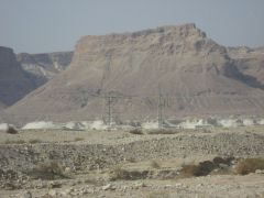Израиль, скала (450 метров над Мертвым морем) в Иудейской пустыне, на которой расположена крепость Масада (бывший дворец Ирода I Великого)