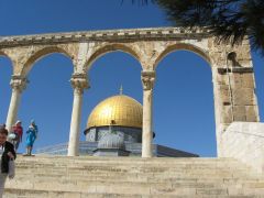 Иерусалим, Храм на Скале или Мечеть Купол Скалы (на горе Мориа или Храмовой горе), здесь по преданию Пророк Мухаммед вознесся на небо