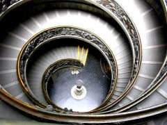Лестница в Ватикансих музеях.Осторожно!
