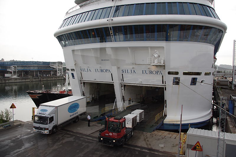 Line паром. Сильвия лайм Европа паром. Silja Europa паром. Silja Europa паром внутри. Круизный лайнер Silja Europa.