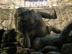 В подвалах Тройского замка находится винотека. Прага