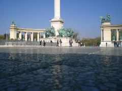 - Площадь героев в Будапеште