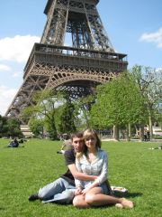 май... солнце... любовь... и... Париж... что еще для счастья надо ? :)