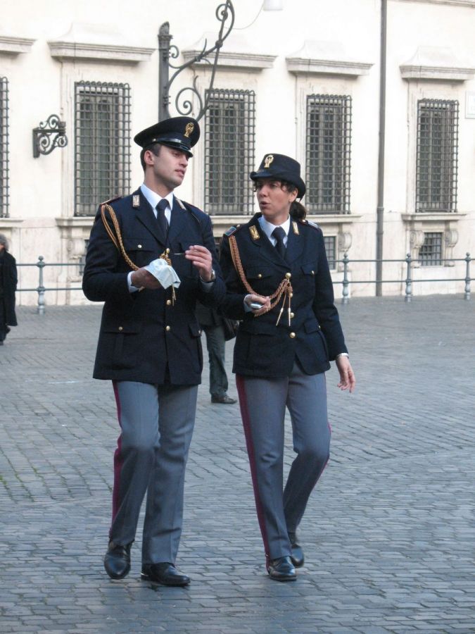 Полицейский патруль в центре Рима