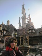 В стране сказок. Вид на замок принцессы. Диснейленд. Париж. 1AK "Европейская классика" (25.01.2009 -04.02.2009)