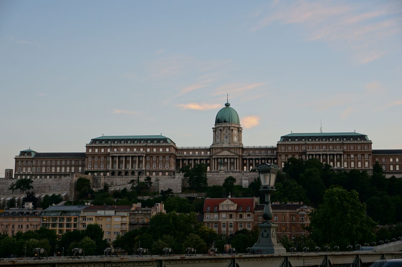 Тег венгрии. Будайская крепость Венгрия. Национальная галерея Будапешт. Венгерский национальный музей в Будапеште. Будайский Лабиринт Будапешт.