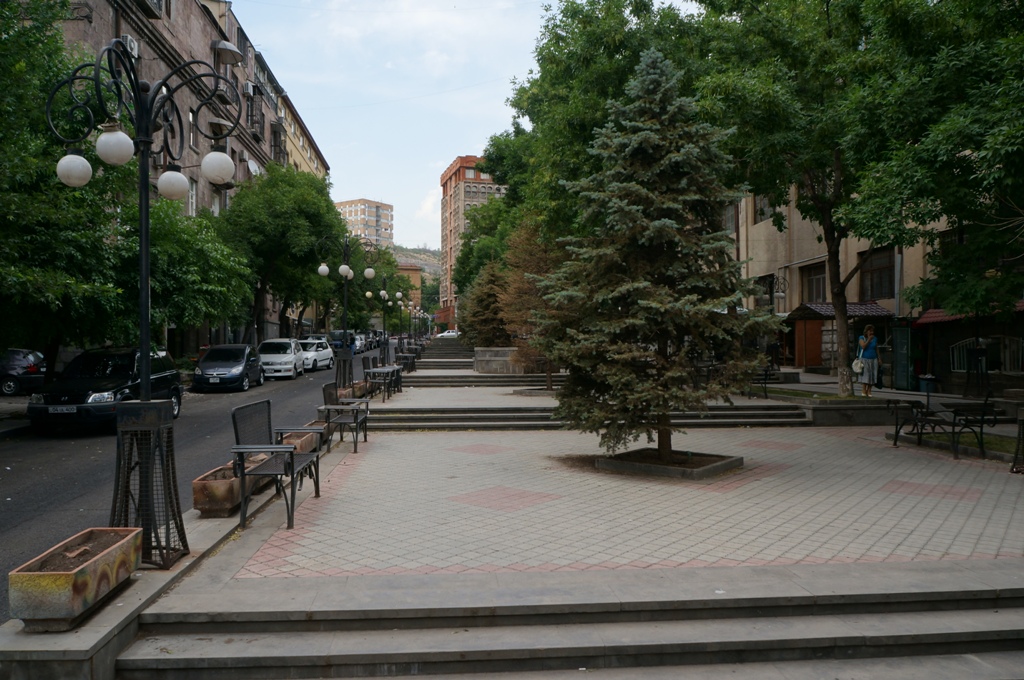 1042.Ереван.ул Геворга Кочара.Парк «Московян»