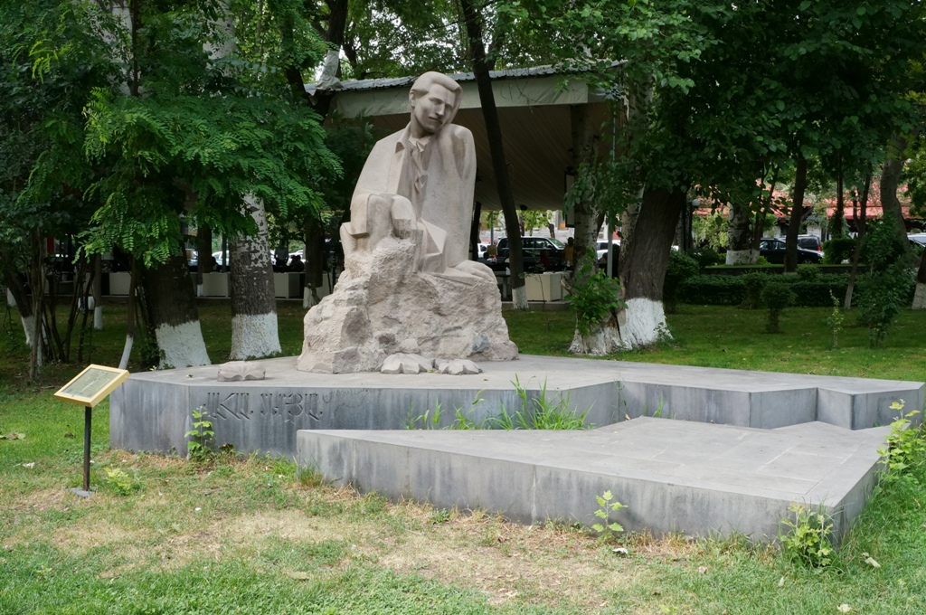 1020.Ереван.Кольцевой бульвар.Памятник Ваану Терьяну
