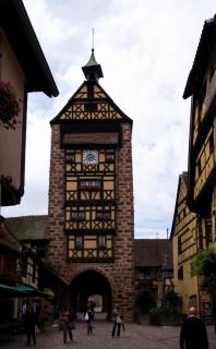 DSC01488_Requewihr-Риквир_Дольдерская башня с воротами и часами.jpg