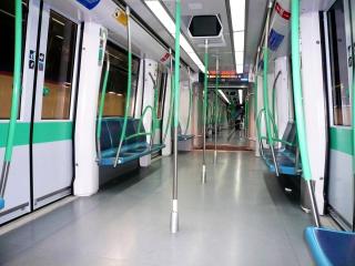Madrid_metro_train.jpg