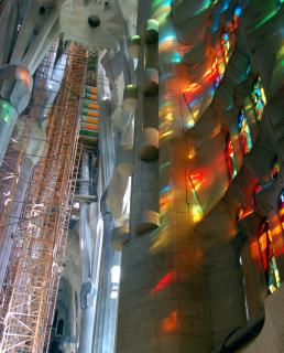 Sagrada_Familia_interior_2_.jpg