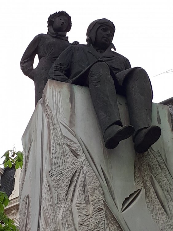 Лион. Пам. Антуан де Сент-Экзюпери и Маленькому принцу.jpg