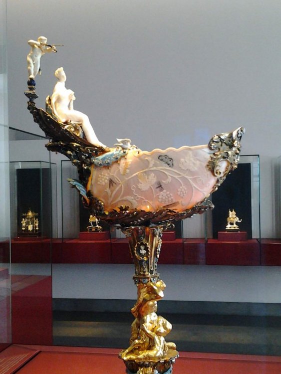 чара розов.jpg