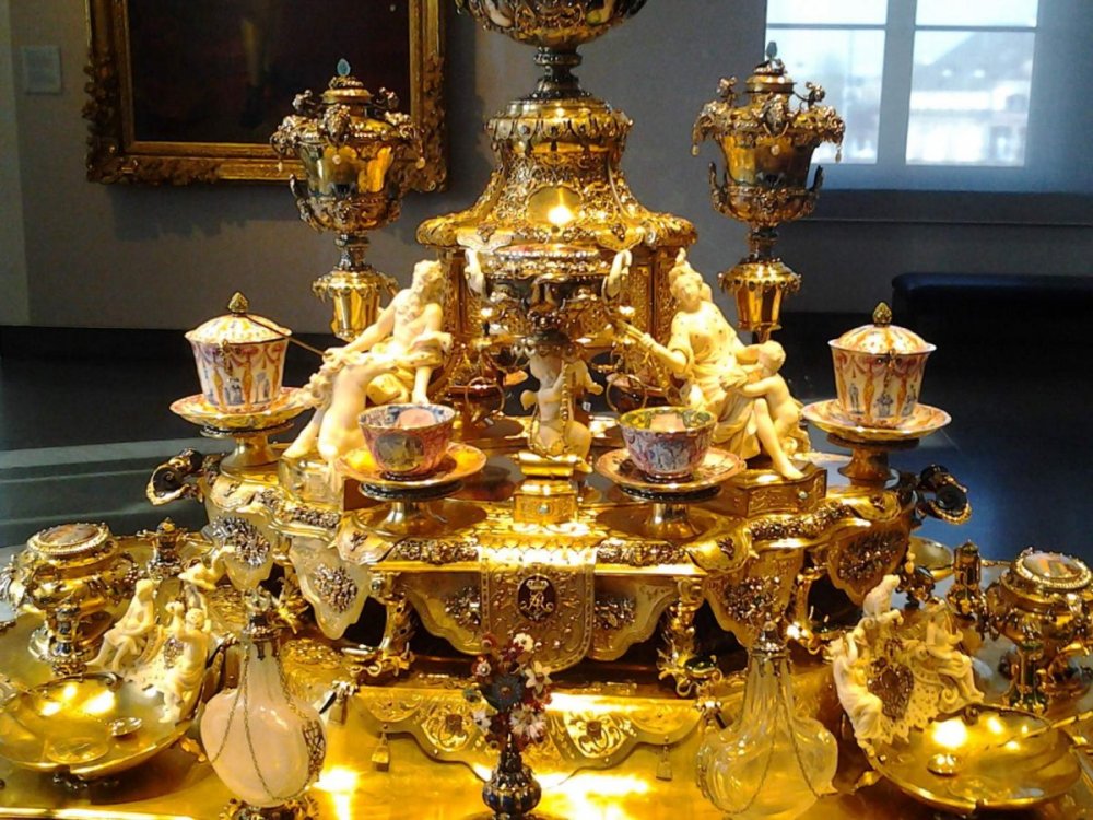 чайный сервиз золотой.jpg