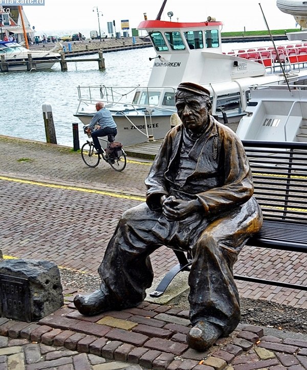 3192-Pamjatnik-rybaku-na-naberezhnoj-Volendama[1].jpg