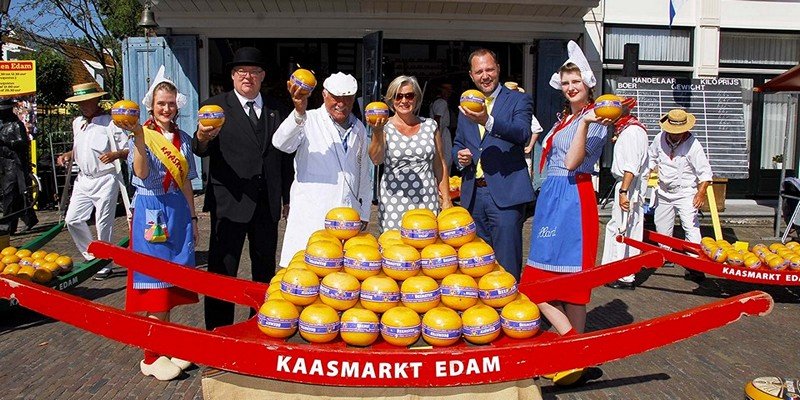 kaasmarkt-edam1_cr[1].jpg
