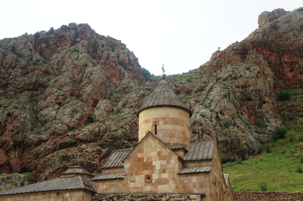 DSC03646  Армения монастырский комплекс %22Нораванк%22 Красные скалы  .JPG