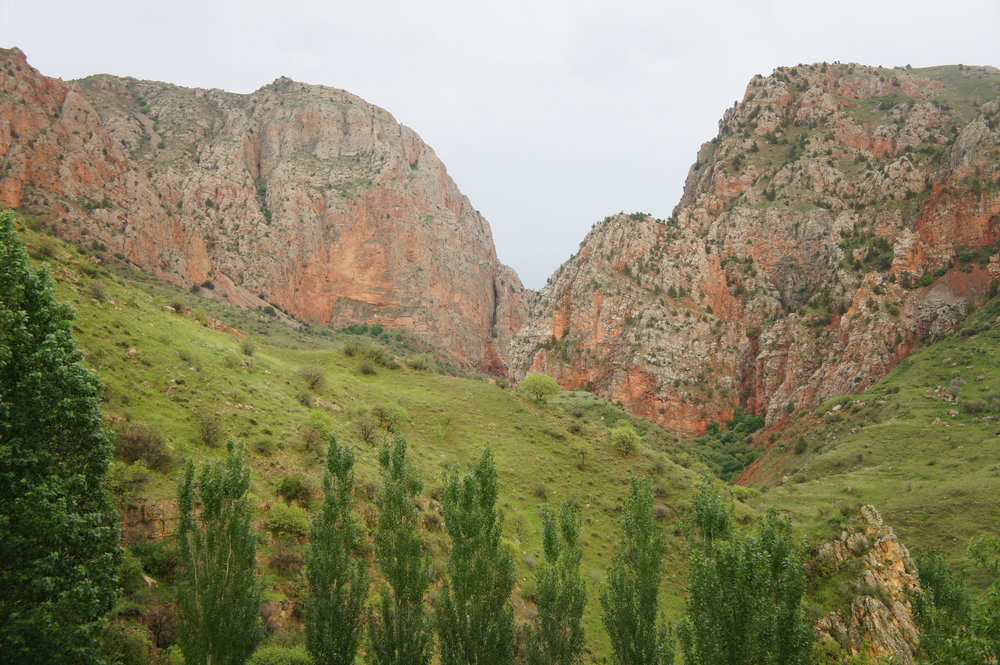 DSC03656  Армения монастырский комплекс %22Нораванк%22 Красные скалы  .JPG