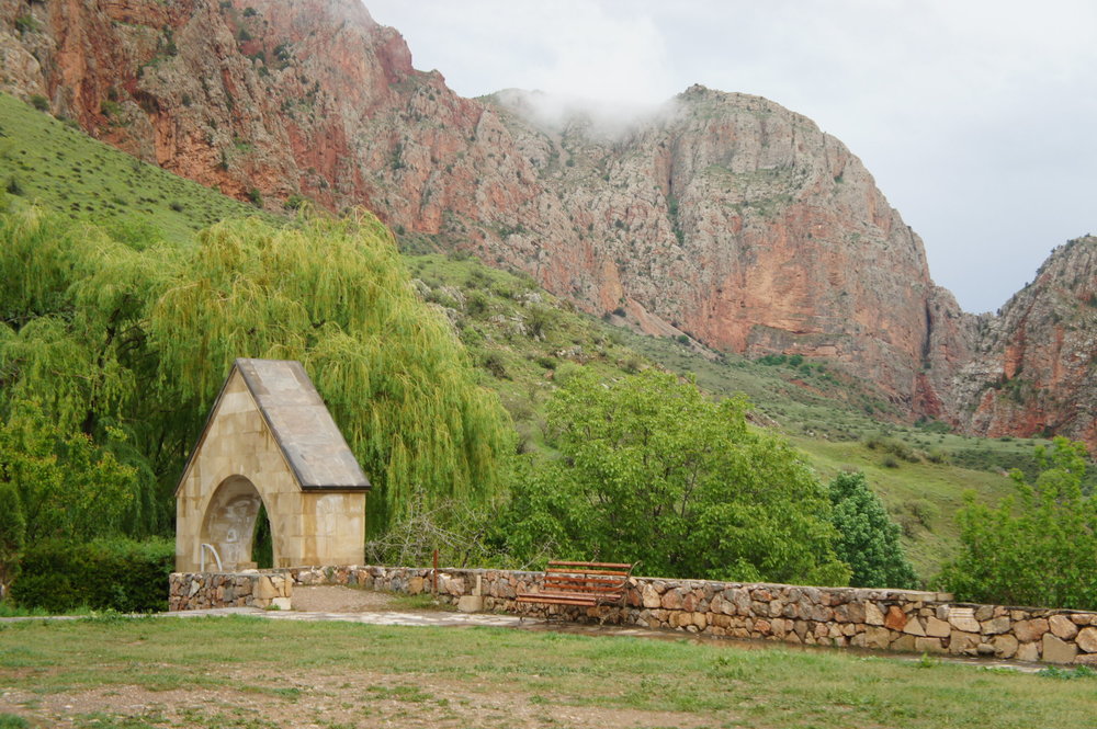 DSC03643  Армения монастырский комплекс %22Нораванк%22 Красные скалы  .JPG