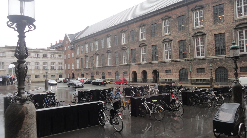 5 весь город-сплошной велодром.только успевай уворачиваться.JPG