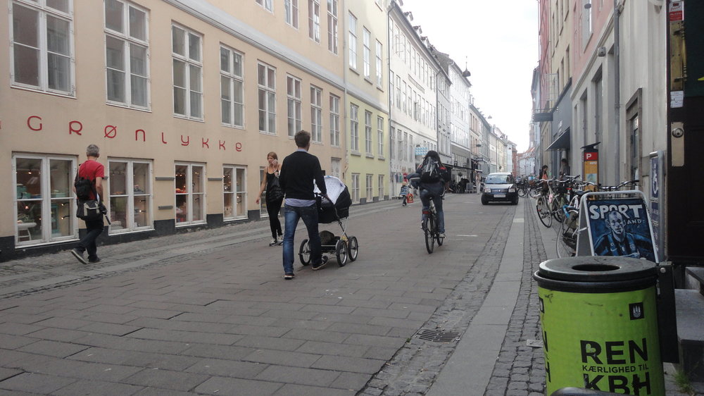 28 Обратите внимание на коляску-чёрный гробик.JPG