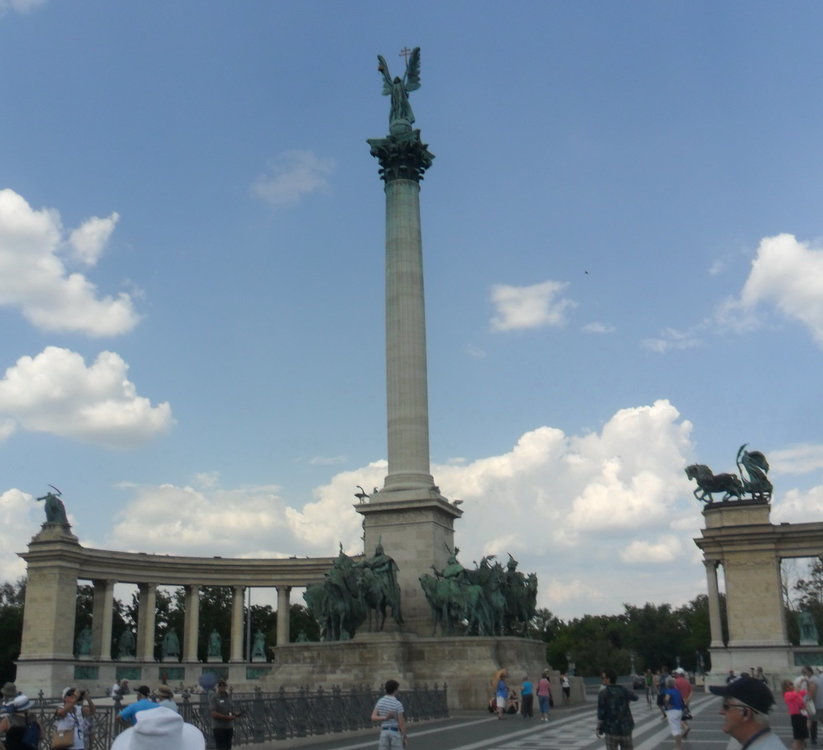 площадь героев.JPG