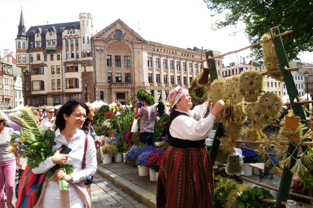 Ярмарка на Домской площади.jpg