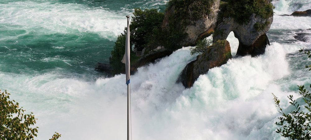 18.06.24_050_  Швейцария_ Рейнский водопад.JPG