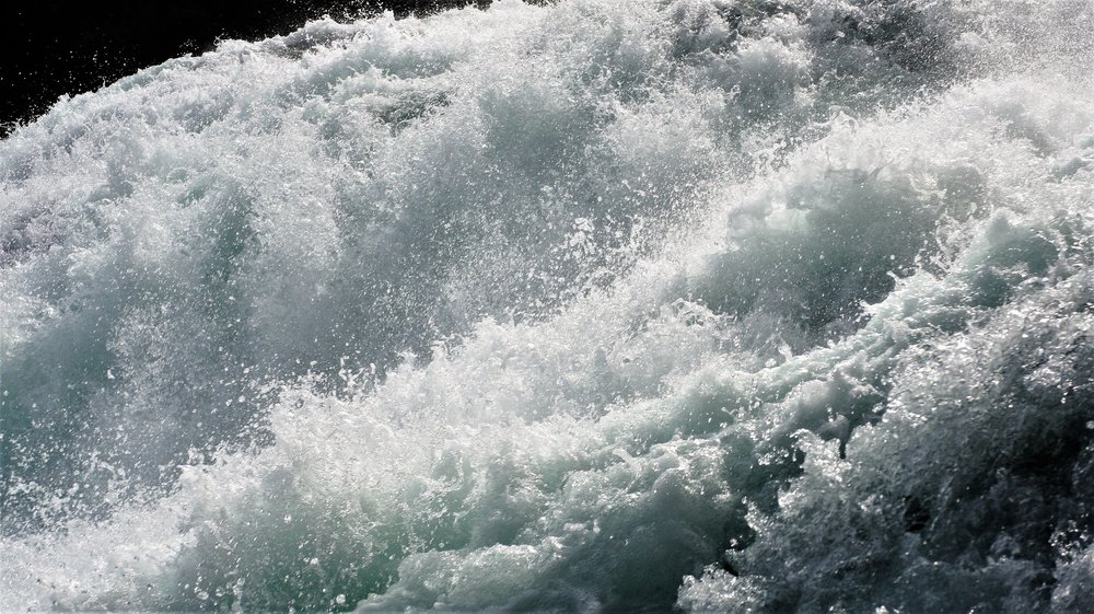 18.06.24_090_  Швейцария_ Рейнский водопад.JPG