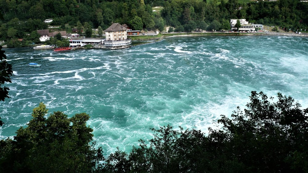 18.06.24_044_  Швейцария_ Рейнский водопад.JPG