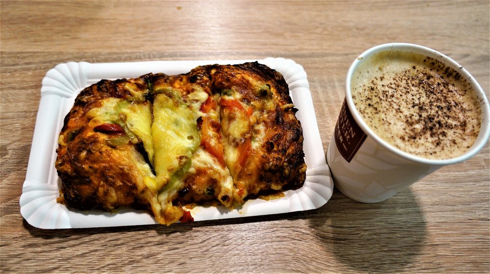 18.06.21_182_ Вена_кафе в метро у Оперы.JPG