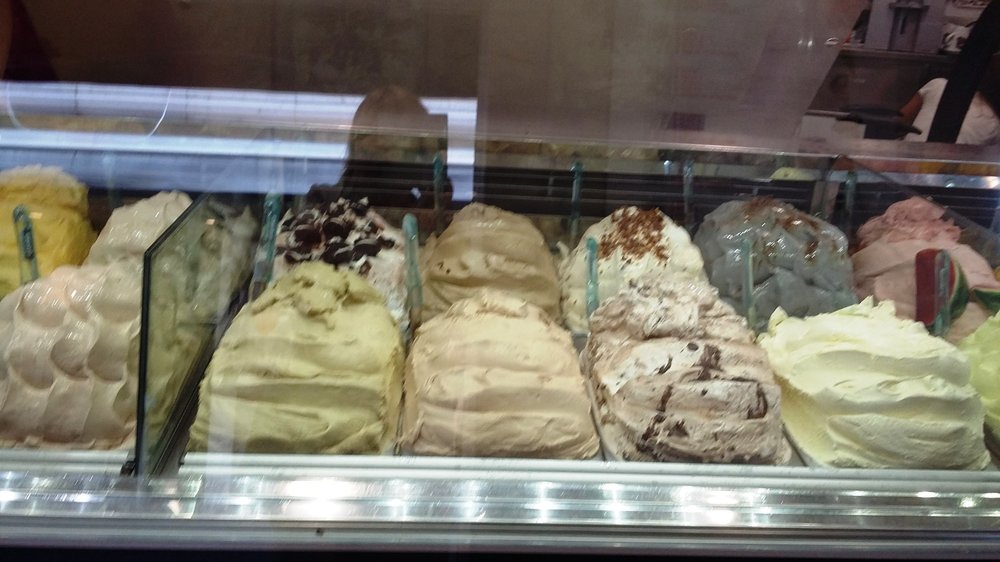 Мороженое в Сирмионе.jpg