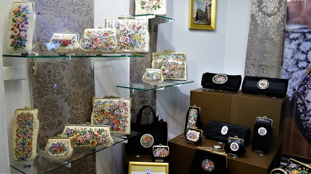 18.06.21_069_ Вена_ сувенирка в Хофбурге.JPG