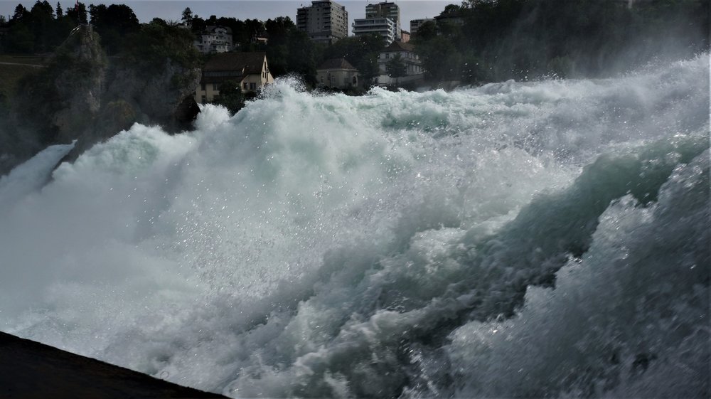 18.06.24_081_  Швейцария_ Рейнский водопад.JPG