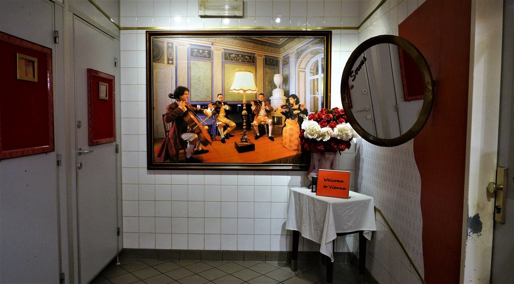 18.06.21_173_ Вена_WC у Оперы.JPG