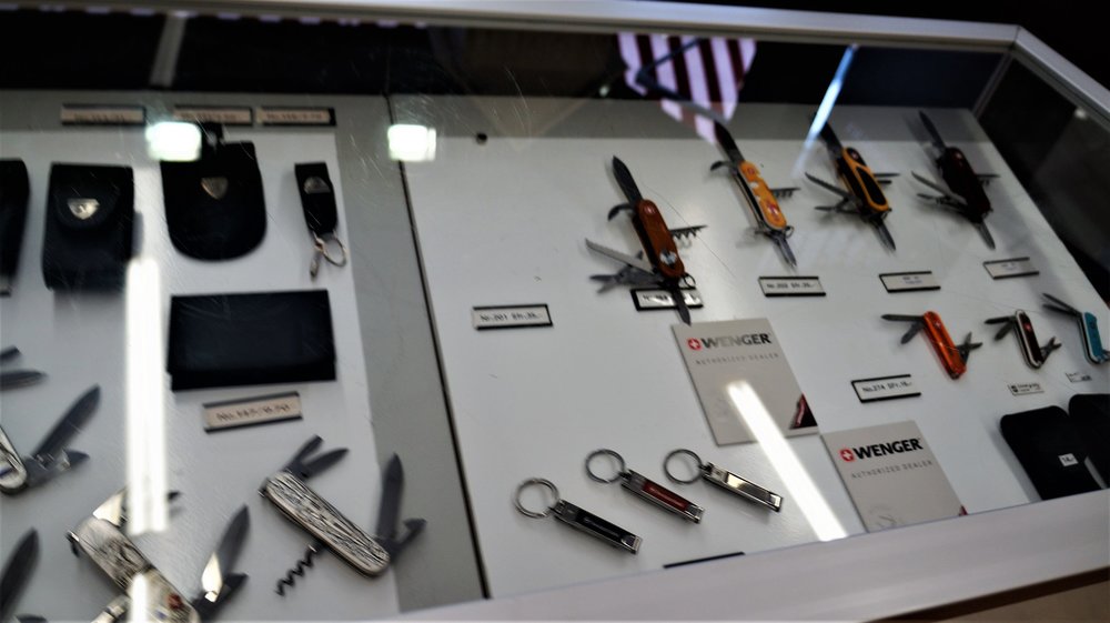 18.06.24_475_  Швейцария_ Люцерн_м-н где куплены ножи_1.JPG