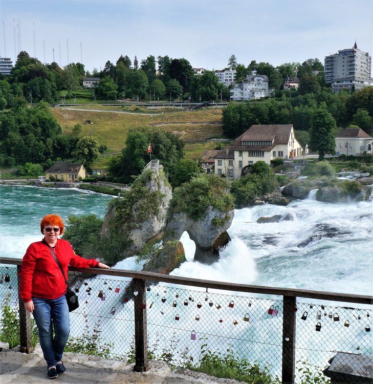 18.06.24_065_  Швейцария_ Рейнский водопад.JPG