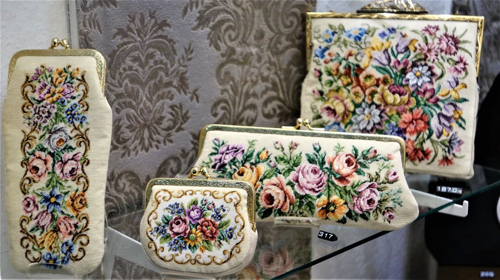 18.06.21_071_ Вена_ сувенирка в Хофбурге.JPG