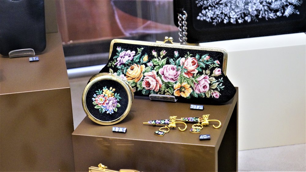 18.06.21_068_ Вена_ сувенирка в Хофбурге.JPG