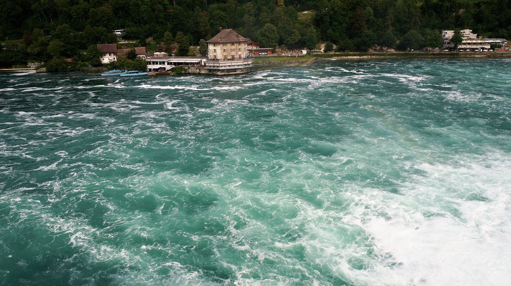 18.06.24_106_  Швейцария_ Рейнский водопад.JPG