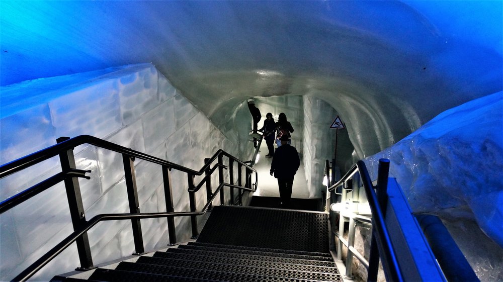 18.06.25_212_ на Юнграуйох_ Ледниковый дворец.JPG