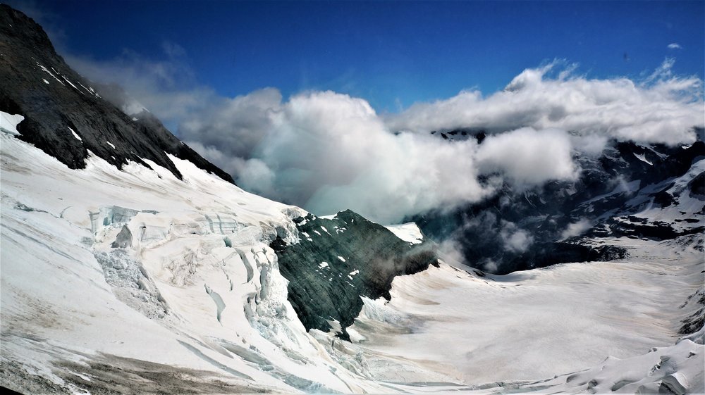 18.06.25_093_ остановка Eismeer (3160м) смотровая.JPG