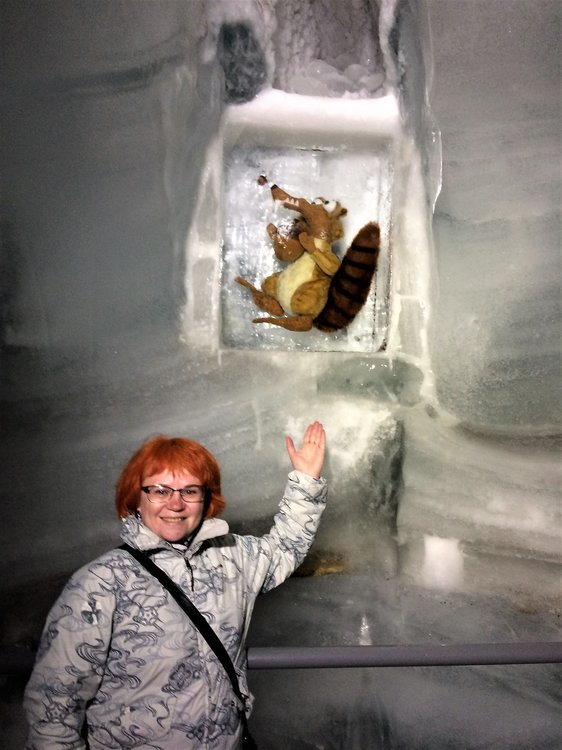 18.06.25_244_ на Юнграуйох_ Ледниковый дворец.JPG