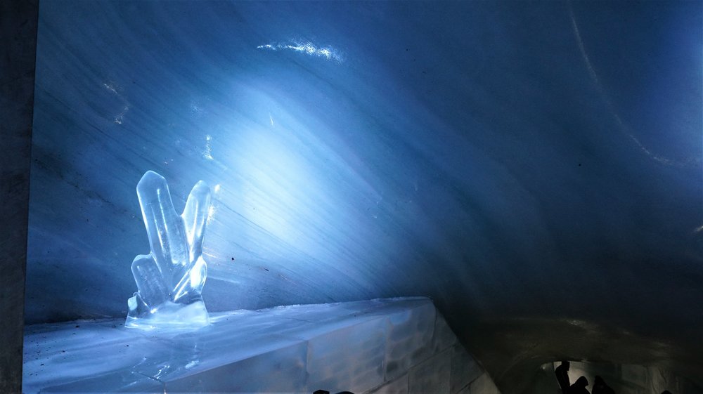 18.06.25_210_ на Юнграуйох_ Ледниковый дворец.JPG