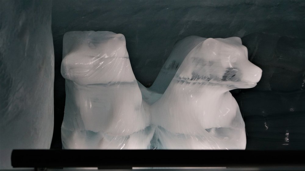 18.06.25_228_ на Юнграуйох_ Ледниковый дворец.JPG