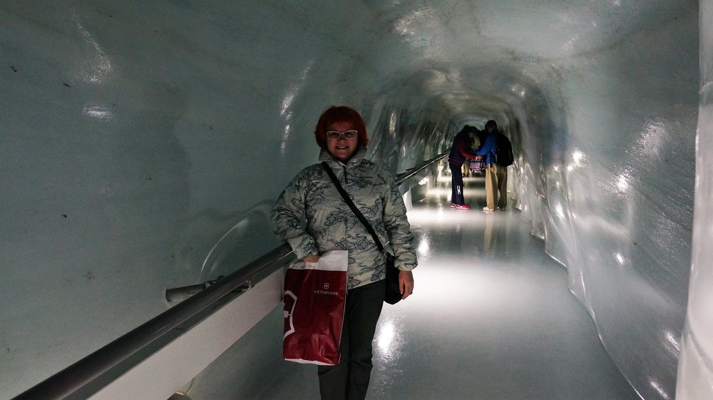 18.06.25_222_ на Юнграуйох_ Ледниковый дворец.JPG