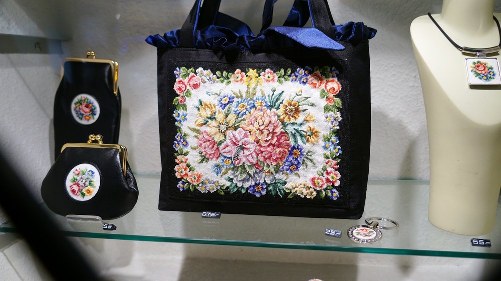 18.06.21_066_ Вена_ сувенирка в Хофбурге.JPG