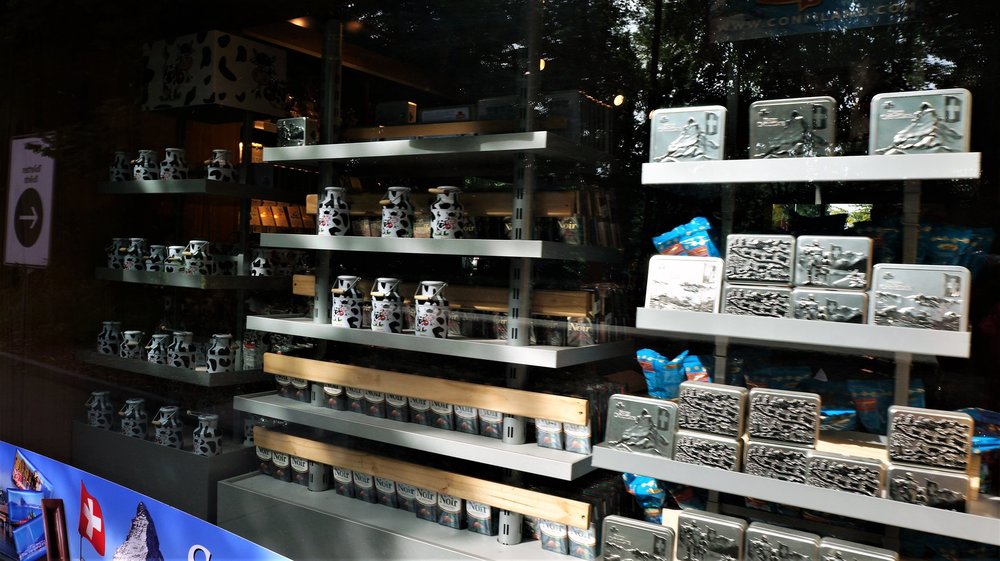 18.06.24_023_  Швейцария_ Рейнский водопад.JPG